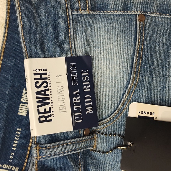 ✨NWT✨ Rewash Mid Rise Jeggins✨. Size 3 - Picture 9 of 13